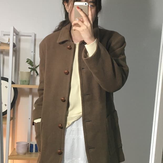 마드모아젤 논논 브라운 우드 숏코트