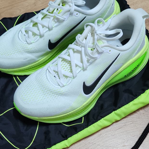 나이키 보메로18 러닝화 270