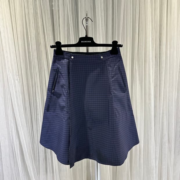 TOGA 토가풀라의 리버시블 랩스커트