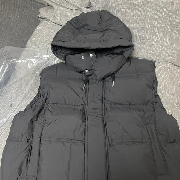 [AMI] 아미 블랙 패딩 조끼 L 새상품