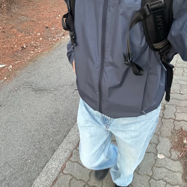 아크테릭스 바람막이 급처 🫡🫡 사이드 로고