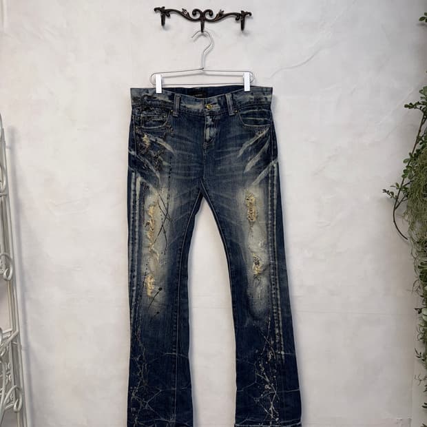 Washing denim destroyed painted 세미 부트컷팬츠