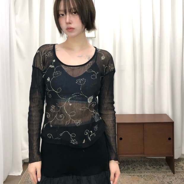 블랙 플라워 시스루 탑