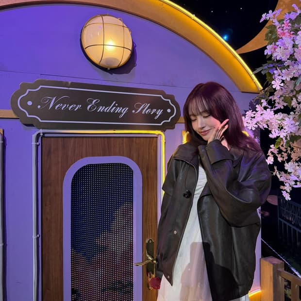 아이브 리즈 착용 / 다이닛 레더 봄버 자켓 브라운