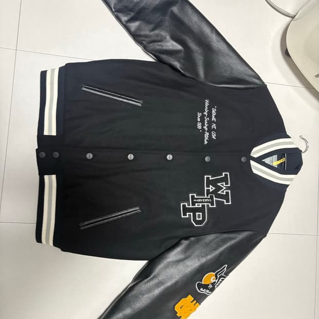 칼하트WIP 멀티 월드 스타디움 자켓 M