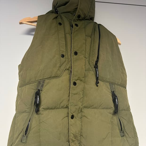 [100] Cp컴퍼니 고글 패딩조끼