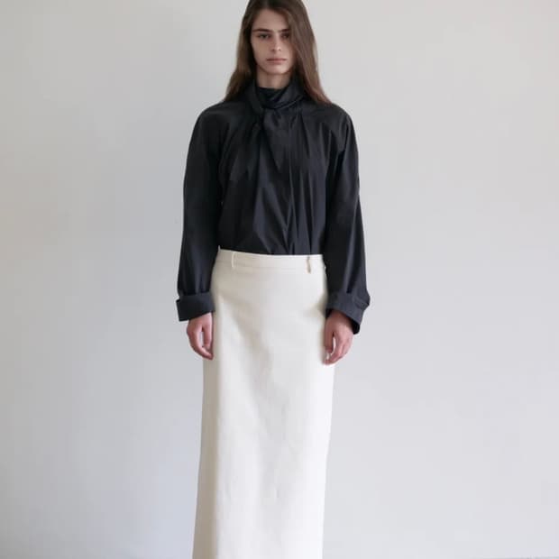 아르토 Draped Half-Neck Tie Blouse_Charcoal