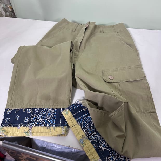 M VANTA 라이트카키 와이드핏 반다나포인트 9부 카보라팬츠