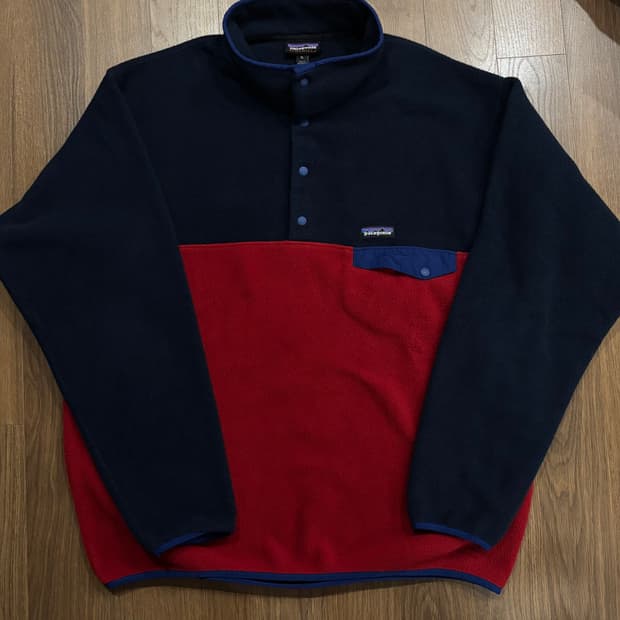 파타고니아 신칠라 네이비/레드 XL 사이즈(켄달제너 착용모델)