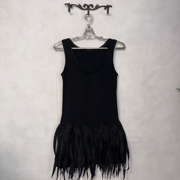 Black grunge feather details ops