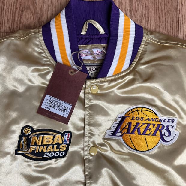 미첼앤네스 NBA LA 레이커스 2000 챔피언쉽 골드 새틴 자켓 M