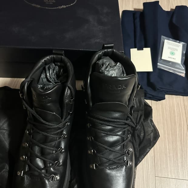 프라다 레더 마운틴 부츠 uk10