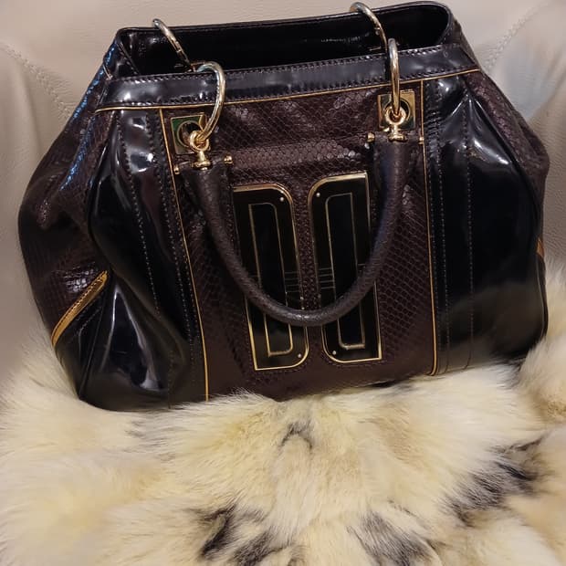 닥스 정품 에나멜 소재 가방