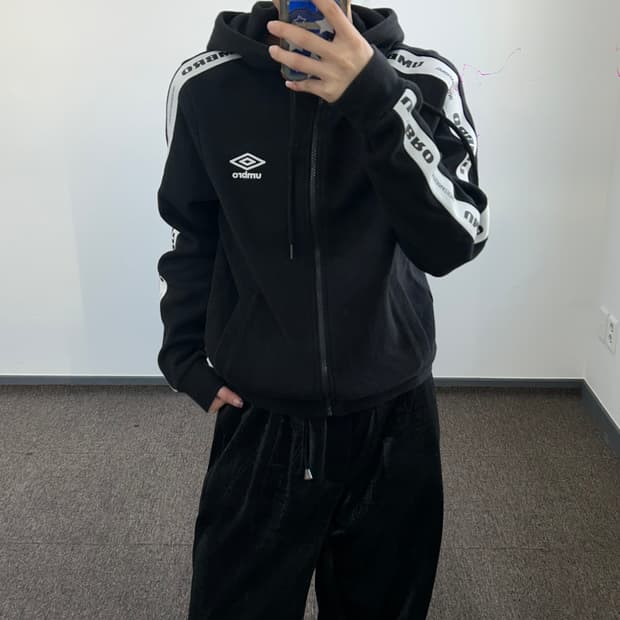 Umbro 엄브로 레터링 트랙 블랙 후드집업