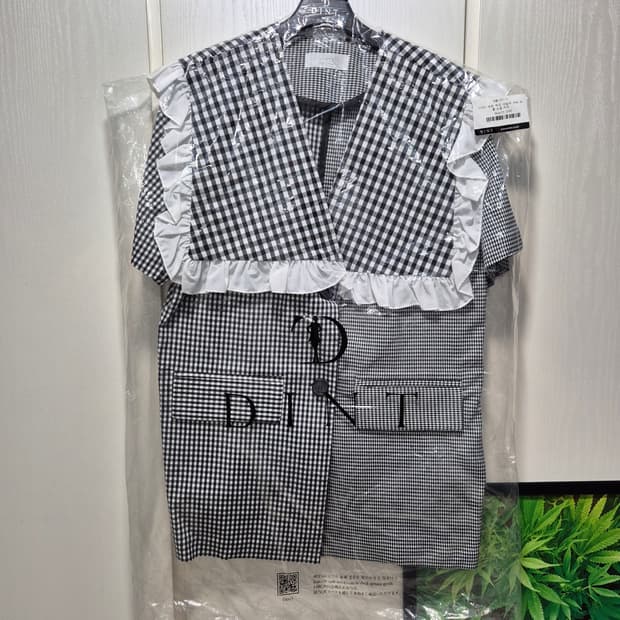 (세일)(새상품)DINT 딘트 체크 프릴 케이프 자켓