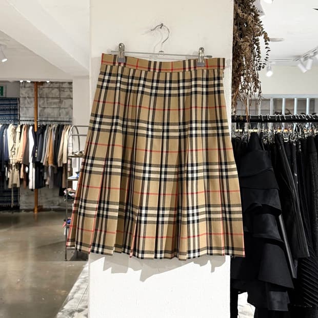 버버리 베이지 노바체크 플리츠 미디스커트