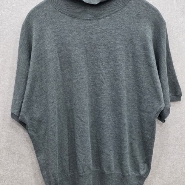 버튼 포인트 가오리핏 니트 (비스코스,캐시미어 혼방)