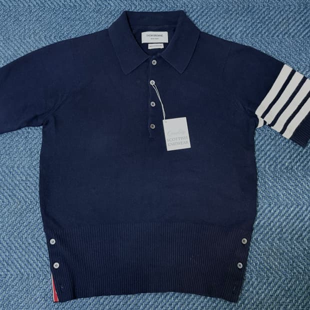 톰브라운 네이비 사선완장 캐시미어 반팔 카라니트  1사이즈. 꼭 구매하실