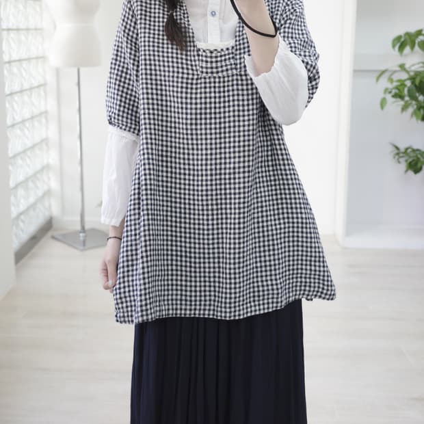  Check square neck blouse