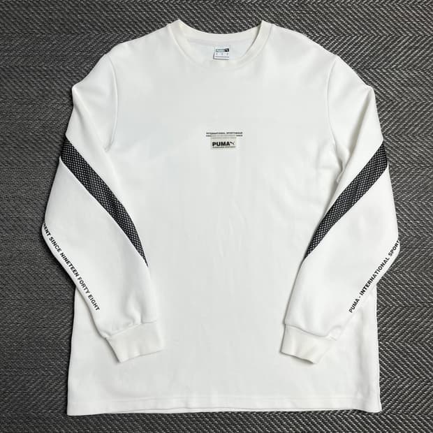 푸마 올드스쿨 스몰로고 메쉬 디테일 박시핏 맨투맨o 5145