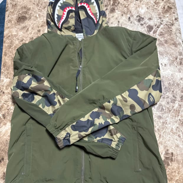 베이프 샤크 바람막이