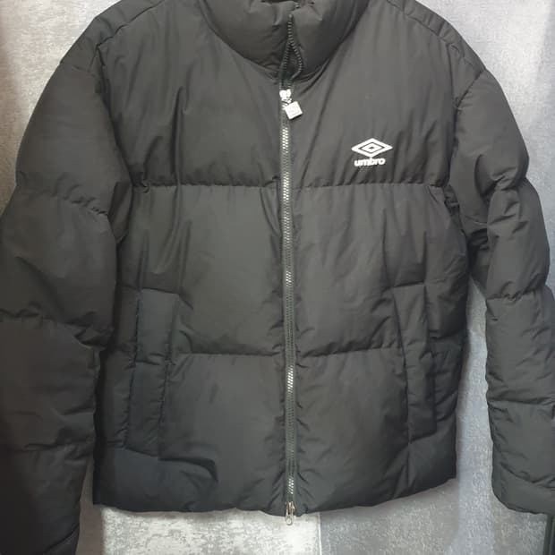 엄브로 블랙 숏패딩 90 사이즈