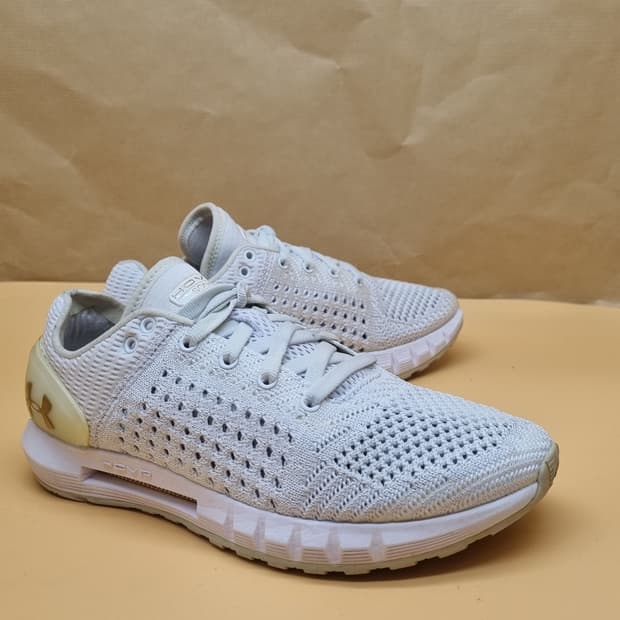 언더아머 호버소닉 런닝화225.