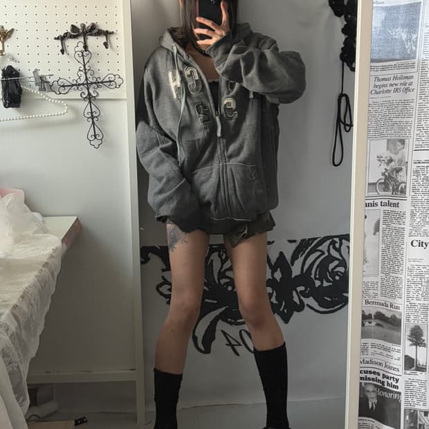 • Abercrombie Grey Wolf Hooded zip-up