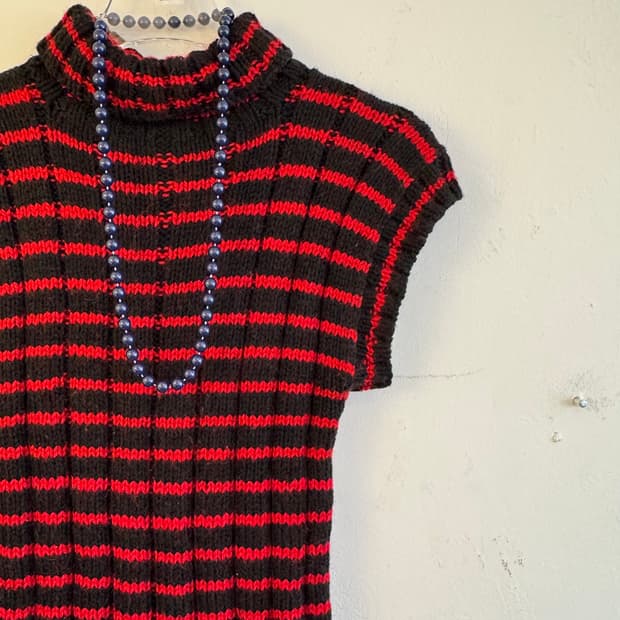 레드&블랙 스트라이프 터틀넥 베스트