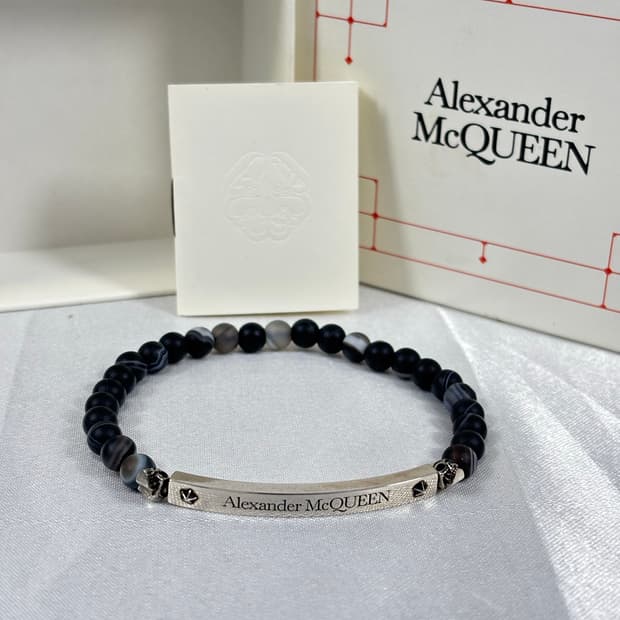(정품)알렉산더맥퀸 실버로고 스컬팔찌