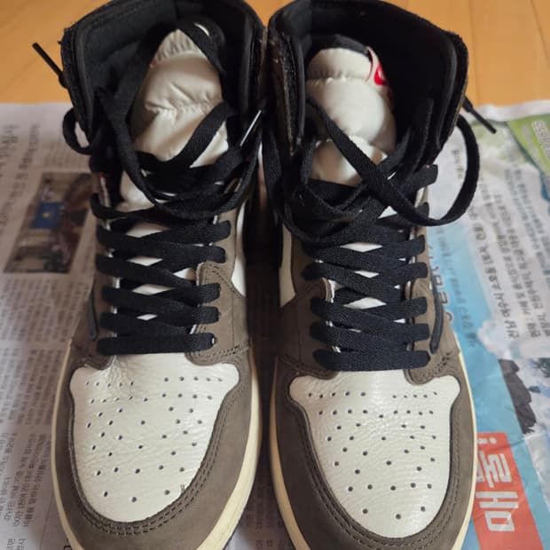 에어 조던 1 레트로 하이 OG 트래비스 스캇
