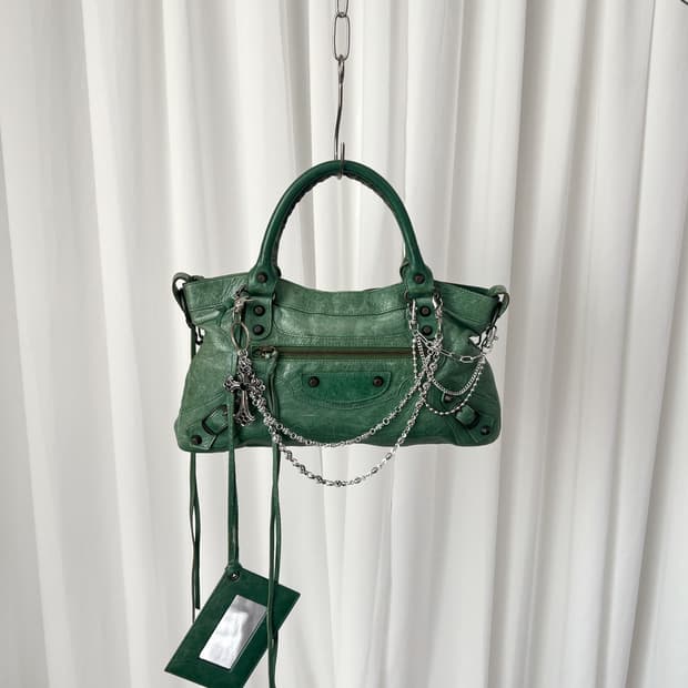 발렌시아가 시티 모터백 퍼스트