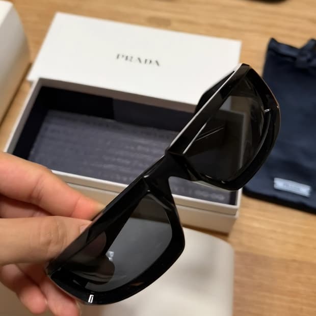 25YS 프라다 런웨이 선글라스 