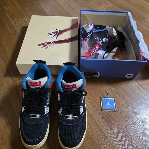 나이키 조던4 유니온 오프느와르