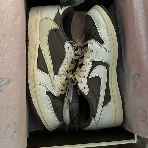 조던 1 x 트래비스 스캇 레트로 로우 OG SP 세일 앤 리저록