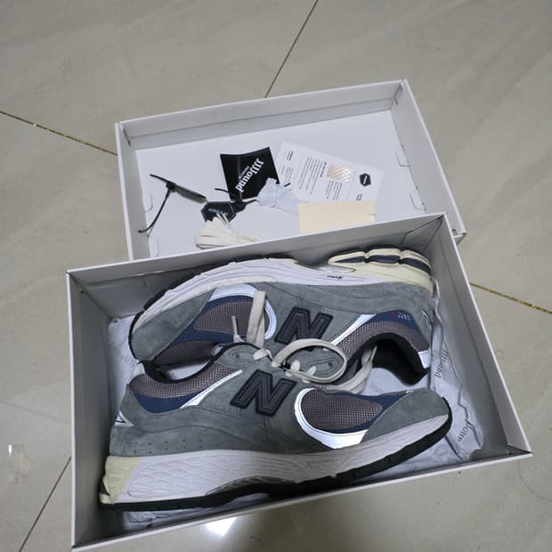 뉴발란스 x JJJ자운드 2002R 스톰 블루 275