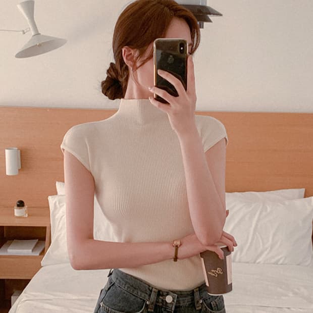 렌느에서 구매한 캡소매 니트 연베이지컬러