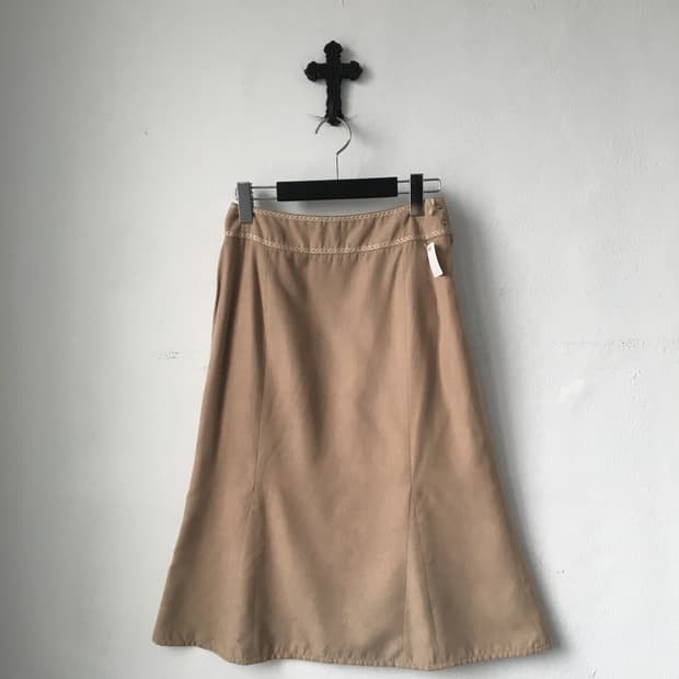 Needle work point skirt