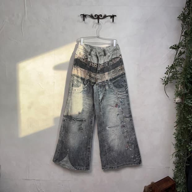 Washing denim layered chain graphic pt
