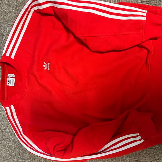 아디다스 삼선 빨강맨투맨