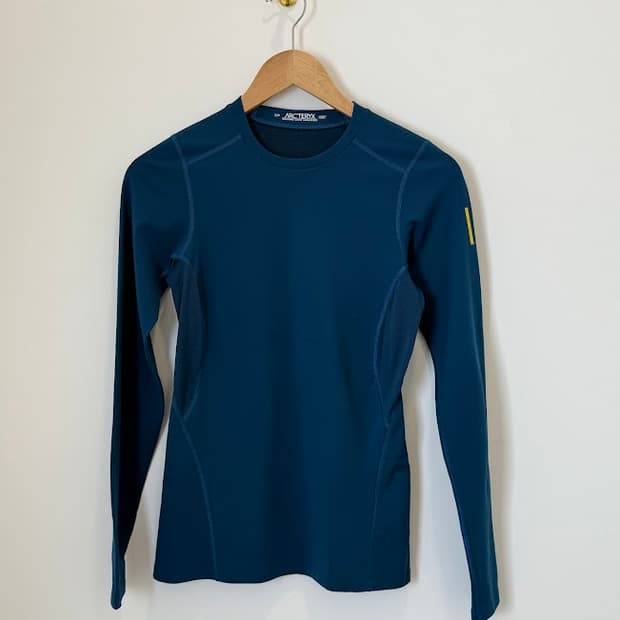 아크테릭스 여성 슬리브 다크블루