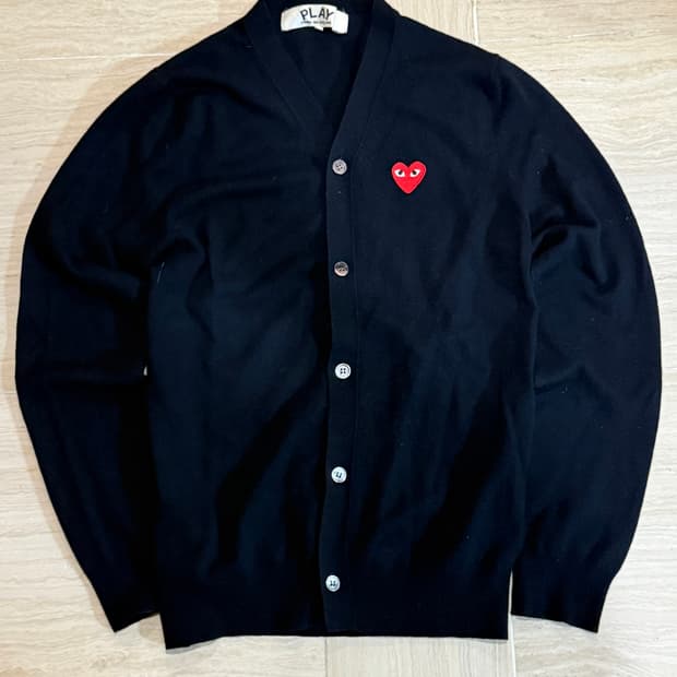 꼼데가르송 플레이 레드 와펜 가디건