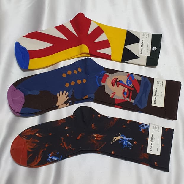 블루 퍼플 옐로우 블랙 인물화  Maison 본메종 양말