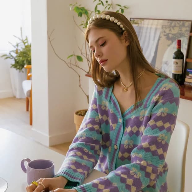 라운드트리코 아가일 패턴 가디건