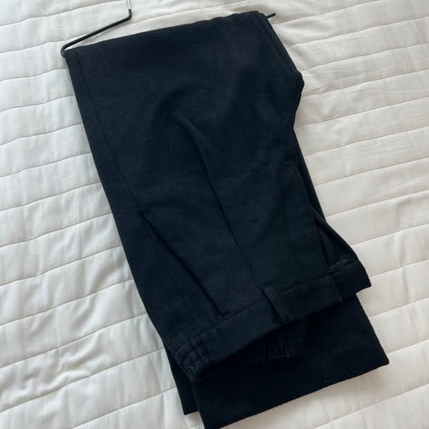 르마드 울 원턱 밴딩팬츠 블랙