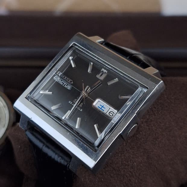 세이코 70s 빈티지 탱크프레임 오토매틱 시계 판매합니다