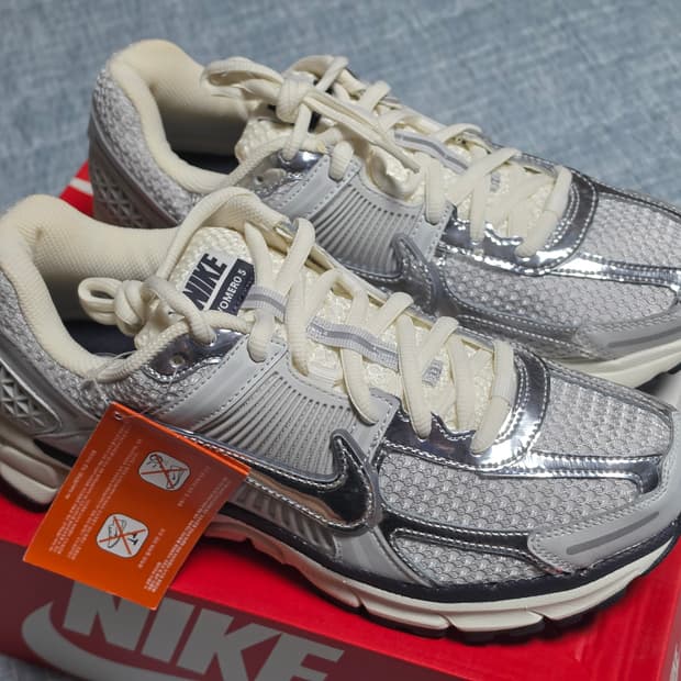 새상품 나이키 줌 보메로 5 포톤 더스트 그리드아이언 사이즈 275 좌우