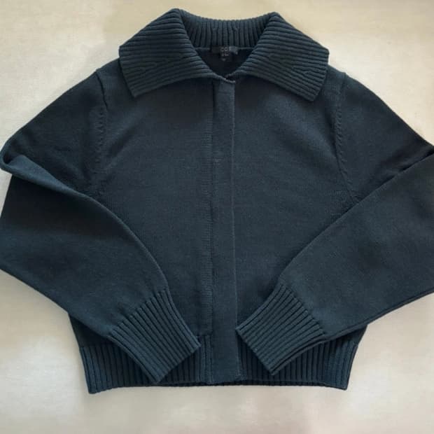 코스 다크그린 니트 가디건