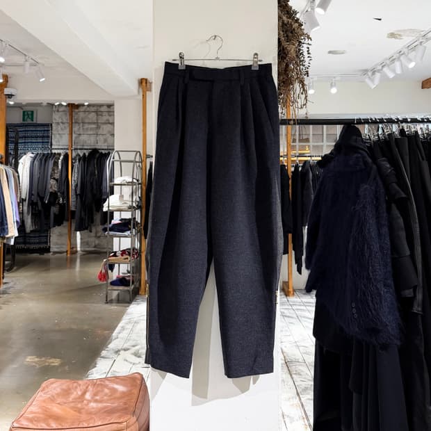 컬러 차콜 울 사이드 지퍼 팬츠