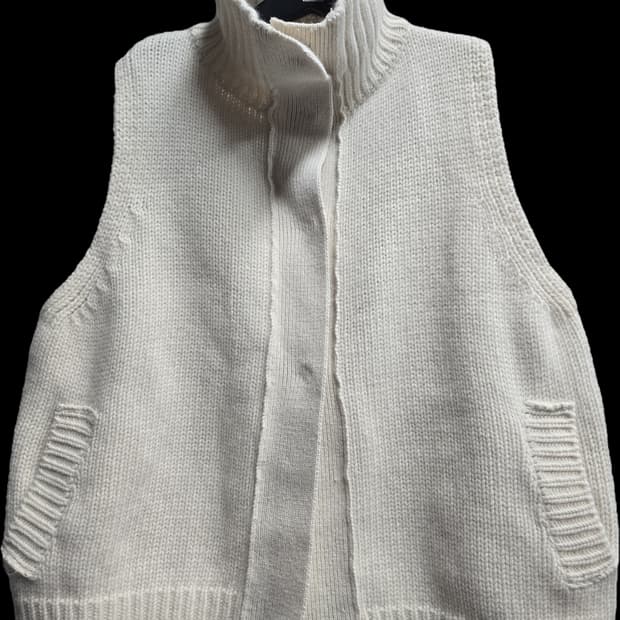 모어덴예스터데이 울 니트 하이넥 베스트 Free